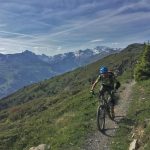 Plaisirs et découvertes de la Savoie en vélo lors de vos vacances en France.