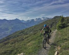 Plaisirs et découvertes de la Savoie en vélo lors de vos vacances en France.