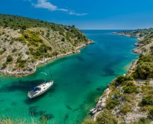 Trois destinations en Méditerranée à découvrir en voilier