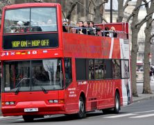Visiter Paris en groupe à bord d’un bus
