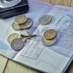 Voyager malin avec un petit budget : les astuces à prendre en compte