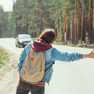 Voyage en auto-stop : conseils essentiels pour partir sereinement