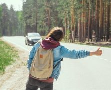 Voyage en auto-stop : conseils essentiels pour partir sereinement